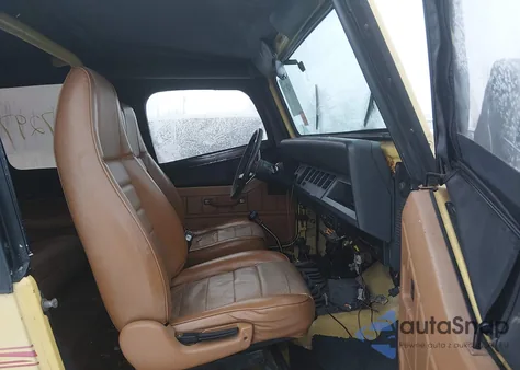 1992 Jeep Wrangler / Yj S z USA, uszkodzony, nr VIN 2J4FY19PXNJ537196